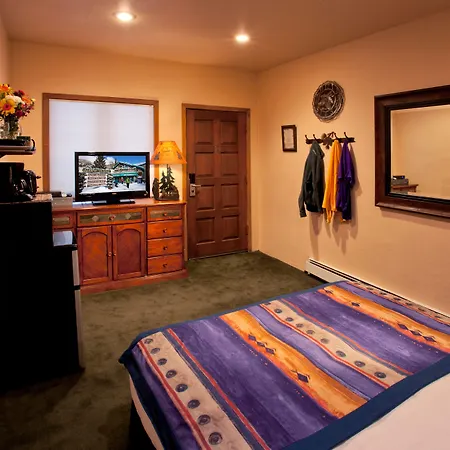 Cottam'S Lodge By Alpine Village Suites-3