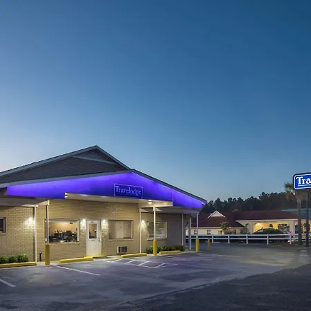 Travelodge By Wyndham Orangeburg-2