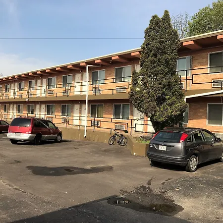 Town Motel-3