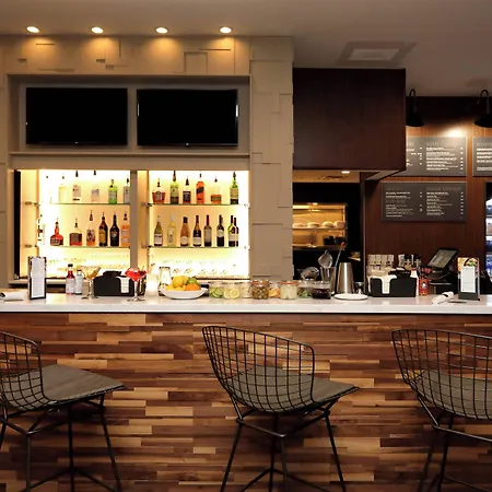 Courtyard By Marriott Southington-3