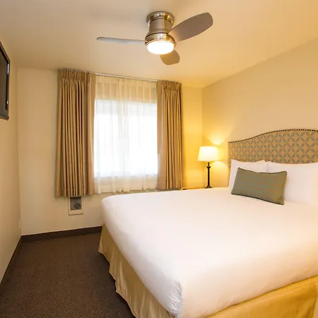 Pelican Shores Inn-3