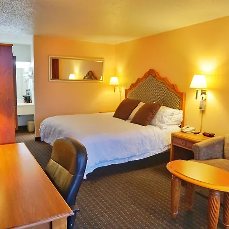 Castle Inn & Suites By Oyo Lawton-2