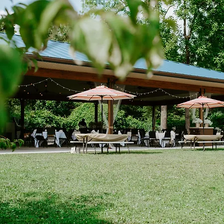 Bicentennial Inn-3