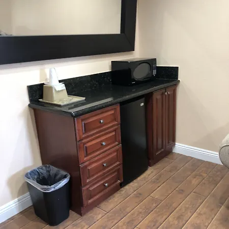 Travelers Inn Lax/Lawndale-2
