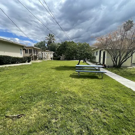 Elsinore Hotsprings Motel-2
