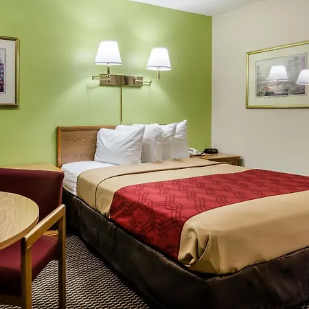 Econo Lodge Lawrence Near University-3