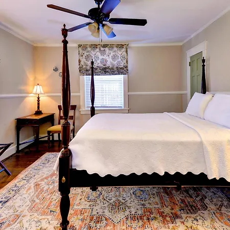 Cedars Of Williamsburg Bed & Breakfast-3