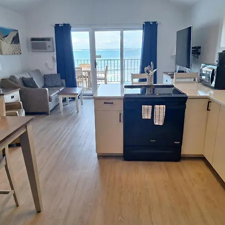 Pointes North Beachfront Hotel - 2 Person Spa Tub Studios-2