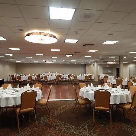 Ramada By Wyndham Uniontown-3