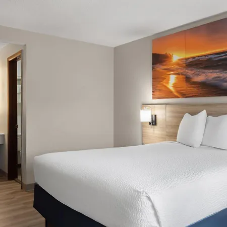 Days Inn By Wyndham Jamestown-2