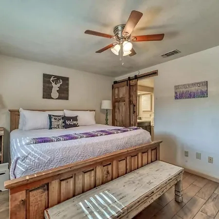 Kerrville Hidden Gem With Firepit And Grill - Great Location-2