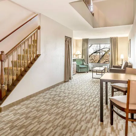 Riverview Inn & Suites, An Ascend Collection Hotel-3
