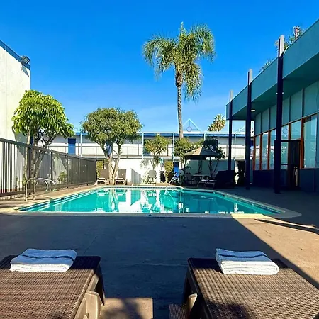 Days Inn By Wyndham Los Angeles Lax Airport Stadium Area-3