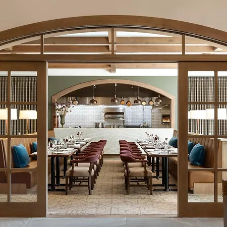 The Rusty Parrot Lodge And Spa-2