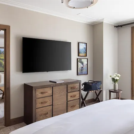 The Rusty Parrot Lodge And Spa-3