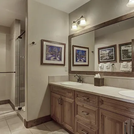 Crystal Peak Lodge, A Vail Resorts Property-2