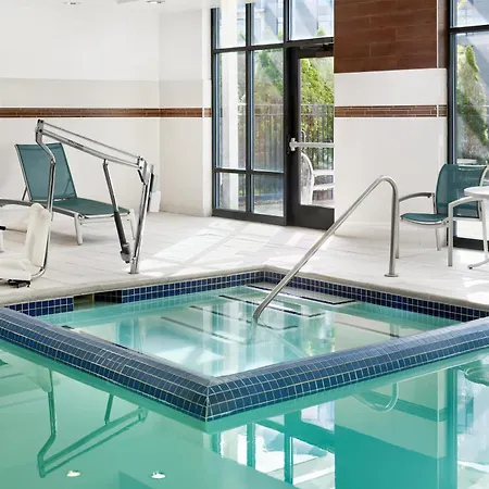 Hampton Inn & Suites Detroit/Troy-2