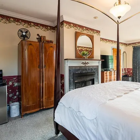 The Reynolds Mansion-2
