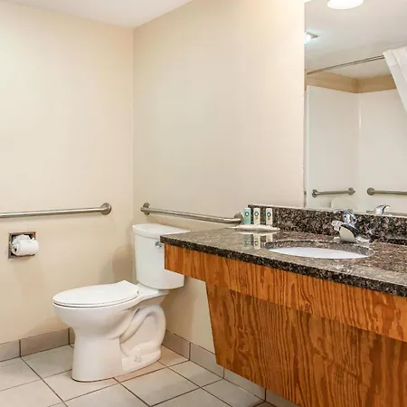 Quality Inn Findlay-2