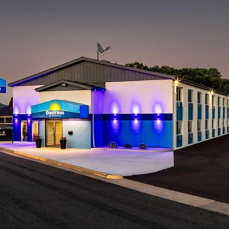 Days Inn By Wyndham La Crosse-3