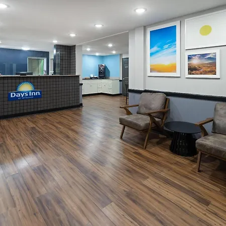 Days Inn By Wyndham Moosic-3