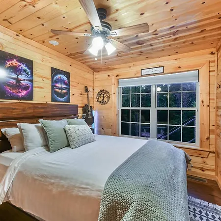 Enchanted Forest Cabin And Teepee! Lights & Laser Show! Private Hot Tub! Unique Stay!-3