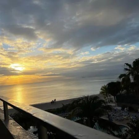 Ocean Manor Tiki Sunset Retreat-2