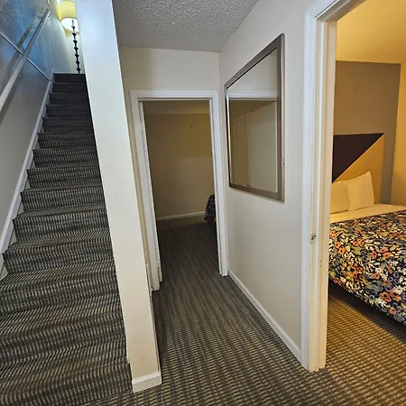 Merrimac Inn And Suite-3