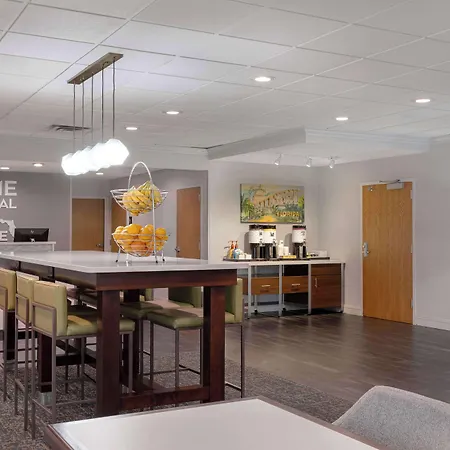 Hampton Inn Tallahassee-Central-2
