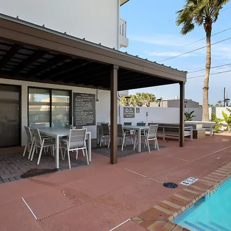 Howard Johnson Express Inn - South Padre Island Resort-2