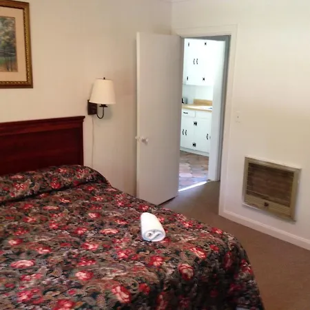 Lakeside Inn-2