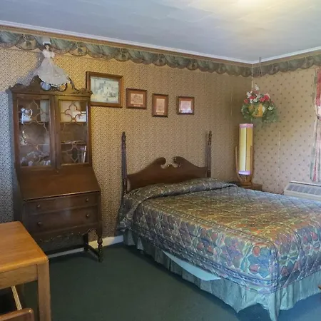 Holiday Motel-3