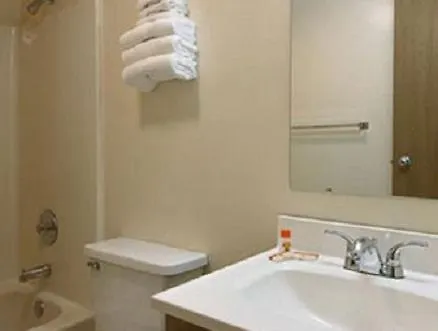 Oasis Lodge - Carrizo Springs-3