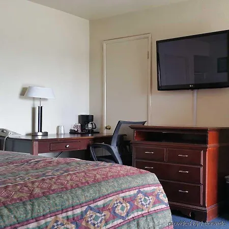 Budget Inn Mojave-3