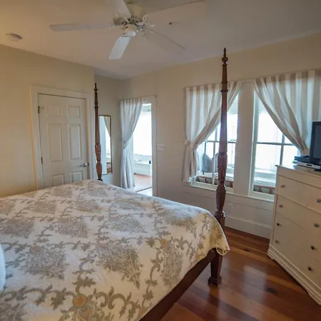 Night Swan Intracoastal Bed & Breakfast-3
