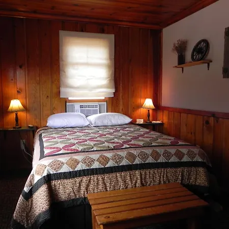 Apache Village Cabins-3