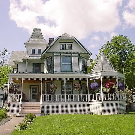 Antique Rose Inn Windham-3