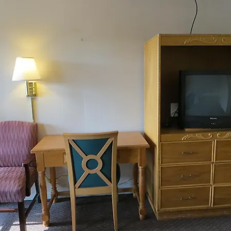 Pine Crest Motor Lodge-2