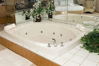 Sybaris Pool Suites Frankfort - Adults Only-3