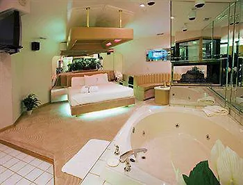 Sybaris Pool Suites Frankfort - Adults Only-2