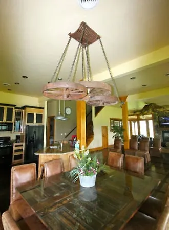 Eagle Crest Lodge-2