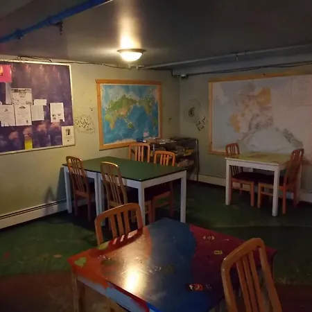 Alaska Backpackers Inn-3