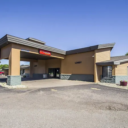 Econo Lodge Inn & Suites Menomonie-2