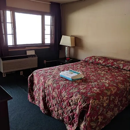 Model Motel-3