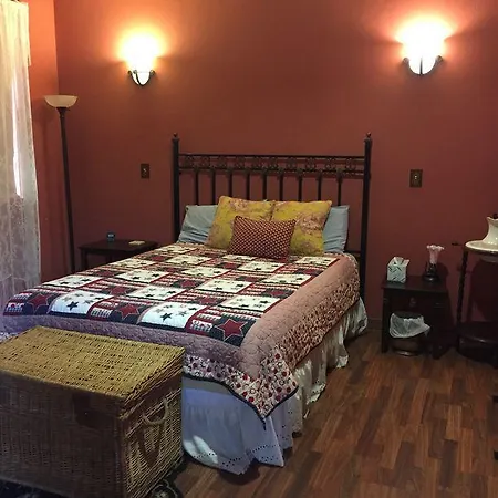 Virgil'S Corner B & B-2