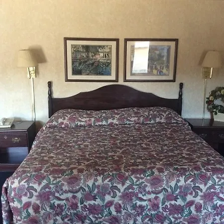 Economy Inn-3