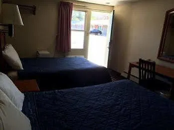 Economy Inn-3