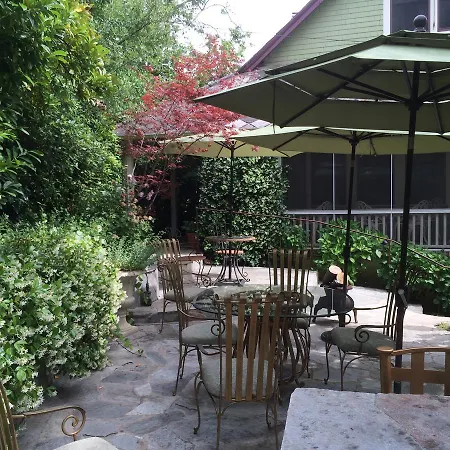 Barretta Gardens Inn-2