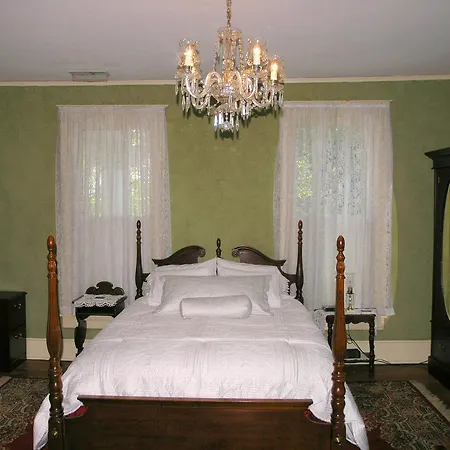 Magnolia Grove Bed And Breakfast-3