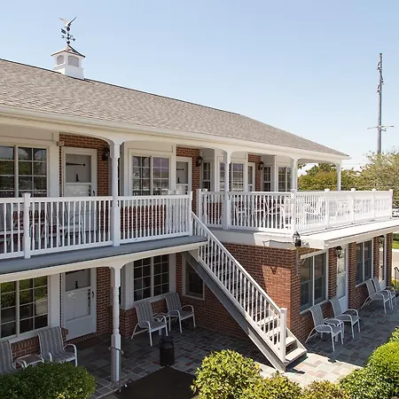 Colonial Lodge-3